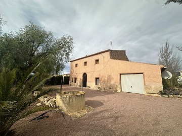 Groot landhuis met 6 slaapkamers in Ubeda