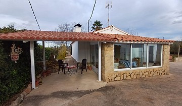 Villa à pied de la ville avec piscine et maison d'hôtes