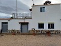 Villa à pied de la ville avec piscine et maison d'hôtes in Spanish Fincas