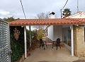 Villa à pied de la ville avec piscine et maison d'hôtes in Spanish Fincas