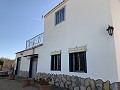 Villa à pied de la ville avec piscine et maison d'hôtes in Spanish Fincas