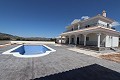 Villa de nueva construcción 195m2 con piscina y parcela in Spanish Fincas