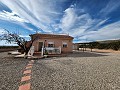 Schöne 1/2-Schlafzimmer-Villa mit Hütte in Spanish Fincas