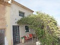 Maison de campagne avec 3 chambres et 2 salles de bain avec beaucoup de caractère in Spanish Fincas