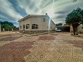 Belle villa entre Sax et Elda avec piscine et maison d'hôtes in Spanish Fincas