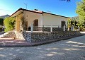 Villa mit 3 Schlafzimmern und 1 Bad in toller Lage mit Pool und Gästehaus auf 2 Etagen in Sax in Spanish Fincas