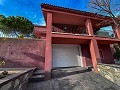 Villa spacieuse avec 7 chambres et piscine à Onil in Spanish Fincas