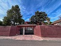 Villa spacieuse avec 7 chambres et piscine à Onil in Spanish Fincas