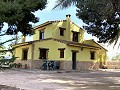 Villa mit 3 Schlafzimmern und 2 Bädern. Gehen Sie in die Stadt Novelda in Spanish Fincas