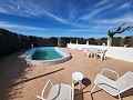 Jolie maison de 2 chambres avec piscine, eau de ville et énergie solaire in Spanish Fincas