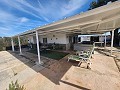 Jolie maison de 2 chambres avec piscine, eau de ville et énergie solaire in Spanish Fincas