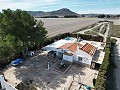 Jolie maison de 2 chambres avec piscine, eau de ville et énergie solaire in Spanish Fincas