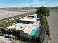 Jolie maison de 2 chambres avec piscine, eau de ville et énergie solaire in Spanish Fincas