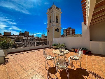 Schönes dreistöckiges Haus im Zentrum von Almansa