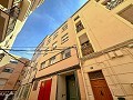 Schönes dreistöckiges Haus im Zentrum von Almansa in Spanish Fincas