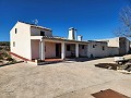 Landhuis met 5 slaapkamers en 1 badkamer in Caudete in Spanish Fincas