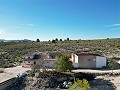 Landhuis met 5 slaapkamers en 1 badkamer in Caudete in Spanish Fincas