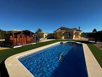 Fortuna Villa Independiente con Casita y Piscina Privada