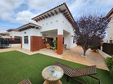 Villa urbaine de 3 chambres à distance de marche de Monovar avec piscine commune et courts de padel