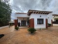 Stadtvilla mit 3 Schlafzimmern, nur wenige Gehminuten von Monovar entfernt, mit Gemeinschaftspool und Padelplätzen in Spanish Fincas