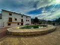 Enorme villa met 11 slaapkamers en zwembad in Ontinyent in Spanish Fincas