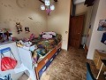 Woning met 2 (mogelijk 3) slaapkamers, 2 badkamers en grote tuinen in Spanish Fincas