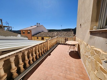 Gran casa adosada de 5 dormitorios con piscina cubierta