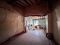 Spacious country house with 8 rooms to renovate in Yecla in Spanish Fincas