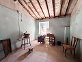 Spacious country house with 8 rooms to renovate in Yecla in Spanish Fincas