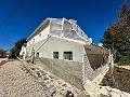 Geräumiges Landhaus mit 8 Zimmern zum Renovieren in Yecla in Spanish Fincas