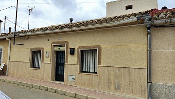 Casa adosada de 6 habitaciones y 4 baños