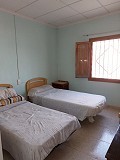 Casa de campo parcialmente reformada de 4 dormitorios y 1 baño in Spanish Fincas