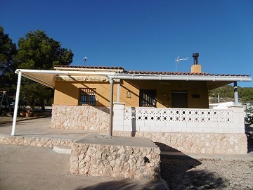 Casa de campo de 2 habitaciones y 1 baño con piscina