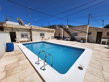 Maison troglodyte de 6 chambres avec piscine