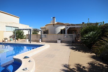 Preciosa villa independiente con piscina privada