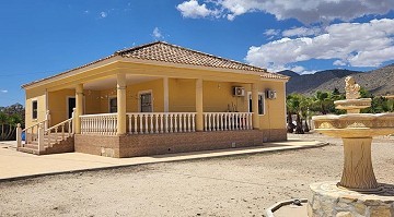 Villa met 4 slaapkamers en 2 badkamers