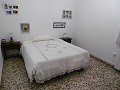 Excelente villa de 5 dormitorios y 2 baños con pista de tenis y piscina. in Spanish Fincas