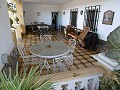 Excelente villa de 5 dormitorios y 2 baños con pista de tenis y piscina. in Spanish Fincas