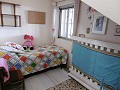 Excelente villa de 5 dormitorios y 2 baños con pista de tenis y piscina. in Spanish Fincas