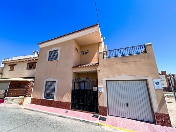 Fantastisch halfvrijstaand huis met twee verdiepingen in Hondon de los Frailes