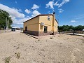 Belle maison avec plan ouvert au dernier étage à distance de marche de Villena in Spanish Fincas