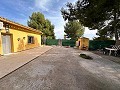 Camping privado con casa de 4 habitaciones in Spanish Fincas