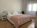 Atemberaubende 4-Schlafzimmer-Villa mit Pool in Caudete in Spanish Fincas