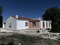 Prachtige villa met 4 slaapkamers en zwembad in Caudete in Spanish Fincas