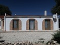 Prachtige villa met 4 slaapkamers en zwembad in Caudete in Spanish Fincas