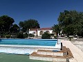 Impresionante villa de 4 dormitorios con piscina en Caudete in Spanish Fincas