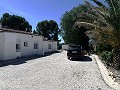 Impresionante villa de 4 dormitorios con piscina en Caudete in Spanish Fincas