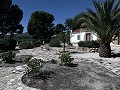 Impresionante villa de 4 dormitorios con piscina en Caudete in Spanish Fincas