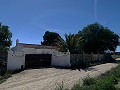 Impresionante villa de 4 dormitorios con piscina en Caudete in Spanish Fincas