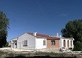 Prachtige villa met 4 slaapkamers en zwembad in Caudete in Spanish Fincas